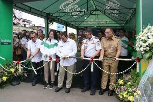 Gubernur DKI Jakarta, Pramono Anung, baru saja meresmikan Shelter Grab Indonesia Thamrin-Bundaran HI yang berlokasi di Wisma Kosgoro, Menteng, pada Selasa, 7 Juli 2026. (Sumber: beritajakarta.id | Foto: beritajakarta.id)