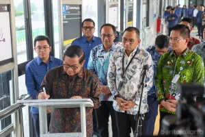 Gubernur DKI Jakarta, Pramono Anung meresmikan Halte Swadharma pada Kamis, 9 Juli 2026 (Sumber: Beritajakarta.id | Foto: Beritajakarta.id)