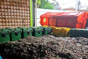TPS 3R Kelurahan Menteng Atas, Kecamatan Setiabudi, Jakarta Selatan, mampu mengolah 32 ton sampah setiap harinya menjadi bahan bakar alternatif. (Sumber: Beritajakarta.id | Foto: Beritajakarta.id)