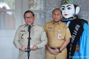 Gubernur DKI Jakarta Pramono Anung memastikan akan menindak tegas aksi pungutan liar yang dilakukan oleh jajarannya. (Sumber: beritajakarta.id | Foto: beritajakarta.id)