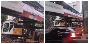 JPO Tendean, Jakarta Selatan Rusak Parah Usai Ditabrak Truk Pengangkut Alat Berat (Sumber: TikTok @35Bandung)