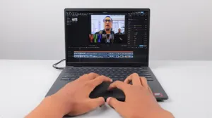 Spesifikasi Laptop Dell Pro 14 Essential. (Sumber: youtube.com/@JagatReview)