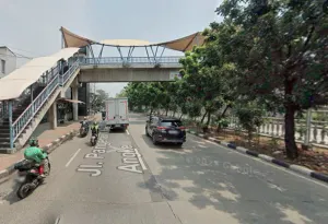 Ilustrasi. JPO (Sumber: TL Google Street View | Foto: TL Google Street View)