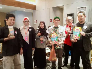 Rosyidah, pelaku UMKM asal Indramayu, mengembangkan usaha olahan hasil laut berkat dukungan Pelatihan Purna Pekerja Migran dan fasilitas KUR BRI.