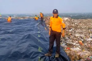 Pemprov DKI Jakarta resmi memulai langkah besar untuk membenahi pengelolaan sampah di Tempat Pengolahan Sampah Terpadu (TPST) Bantargebang, Kota Bekasi. (Sumber: Beritajakarta.id | Foto: Beritajakarta.id)