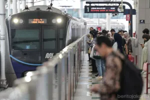 Ilustrasi. Mobilitas masyarakat Jakarta menggunakan transportasi publik menunjukkan tren positif yang sangat signifikan. (Sumber: beritajakarta.id | Foto: beritajakarta.id)