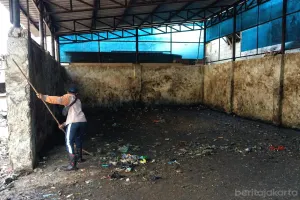Tumpukan sampah di TPS Rusun Waduk Pluit, Jalan Muara Baru, Kelurahan Penjaringan, Kecamatan Penjaringan, Jakarta Utara bersih tuntas usai jadi sorotan. (Sumber: beritajakarta.id | Foto: beritajakarta.id)