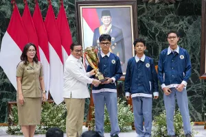 Gubernur DKI Jakarta, Pramono Anung, memberikan apresiasi tinggi kepada para inovator muda yang berlaga dalam ajang Jakarta Robotic Games 2026. (Sumber: beritajakarta.id | Foto: beritajakarta.id)