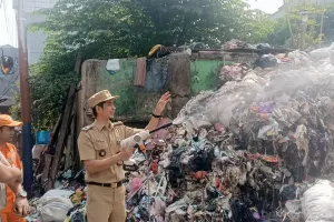 Kelurahan Duri Utara, Tambora, Jakarta Barat, menguji coba pemanfaatan cairan eco lindi. (Sumber: beritajakarta.id | Foto: beritajakarta.id)