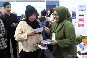 Sebanyak 2.000 lowongan kerja dari 37 perusahaan disediakan dalam Job Fair yang dilaksanakan Sudin Nakertransgi Jakarta Pusat, Kamis (4/6) hingga Jumat (5/6) besok di GOR Senen. (Sumber: beritajakarta.id | Foto: beritajakarta.id)