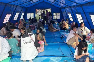 Pemerintah Kota Jakarta Pusat bergerak cepat menangani ratusan jiwa oenyintas kebakaran di Jalan Tanah Tinggi IV RT 09 RW 07, Johar Baru, Kamis (4/6). (Sumber: beritajakarta.id | Foto: beritajakarta.id)
