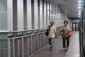 Usai alami kerusakan Imbas aksi demo pada akhir Agustus 2025 lalu, pada Kamis, 4 Juni 2026 JPO Senen Sentral kembali beroperasi dan bisa digunakan. (Sumber: Beritajakarta.id | Foto: Beritajakarta.id)
