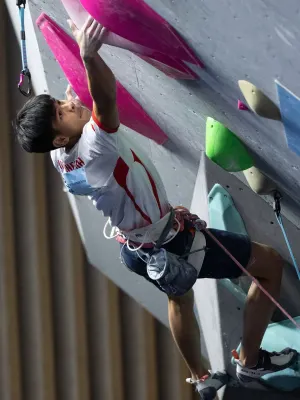 Putra Tri Ramadani meraih medali emas pada nomor lead putra World Climbing Series Praha, Republik Ceko pada Senin, 8 Juni 2026. (Sumber: Instagram @srondeng_26 | Foto: Instagram @srondeng_26)