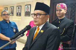 Ketua DPRD DKI Jakarta, Suhud Alynudin mendukung rencana Pemerintah Provinsi (Pemprov) DKI Jakarta membuka 2.843 lowongan kerja melalui program padat karya. (Sumber: beritajakarta.id | Foto: beritajakarta.id)