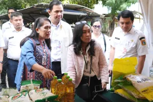 Kepala Dinas PPKUKM melaporkan harga minyak goreng curah di 38 pasar besar di Jakarta mengalami kenaikan harga rata-rata mencapai tiga persen. (Sumber: beritajakarta.id | Foto: beritajakarta.id)