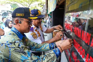 Tim gabungan Suku Dinas KPKP bersama Satpol PP Jakarta Pusat,  menggelar pengawasan perdagangan olahan daging Hewan Penular Rabies (HPR) pada Kamis, 11 Juni 2026. (Sumber: beritajakarta.id | Foto: beritajakarta.id)