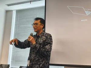 I Made Budhi P Artha, Head of Global Market Maybank Indonesia Memberikan Penjelasan dalam Sesi Pelatihan Maybank Journalis Fellowship, Kamis, 11 Juni 2026. (Sumber: AYOJAKARTA.COM | Foto: Katarina Erlita)