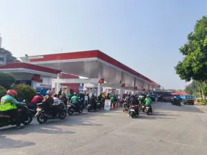 Pertamina Patra Niaga Regional Jawa Bagian Barat memastikan pasokan BBM di DKI Jakarta, Banten, dan Jawa Barat tetap aman serta mengoptimalkan distribusi guna memenuhi kebutuhan energi masyarakat.
