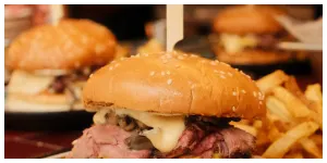 Burger kolaborasi antara BRACI dan Lawless Burgerbar (Sumber: Dok Istimewa)