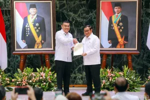 Pemprov DKI Jakarta menerima 499 Sertifikat Hak Pakai (SHP) bidang tanah dari Kementerian Agraria dan Tata Ruang/Badan Pertanahan Nasional, di Balai Agung, Balai Kota DKI Jakarta, Rabu (24/6). (Sumber: beritajakarta.id | Foto: beritajakarta.id)