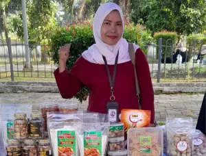 Didukung BRI, Usaha Jufriyah Berkembang dari Peyek Rumahan Hingga Tepung Ayam Goreng