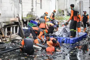 Pembersihan sampah di Saluran Penghubung (Phb) Kali Gendong di kawasan Muara Baru, RT 16, RT 17, dan RT 19, RW 17, Kelurahan Penjaringan, Kecamatan Penjaringan, Jakarta Utara, rampung. (Sumber: beritajakarta.id | Foto: beritajakarta.id)