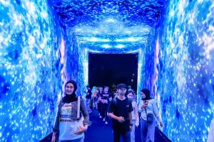 Semarak perayaan Hari Ulang Tahun (HUT) ke-499 Kota Jakarta semakin meriah dengan hadirnya Lumina Jakarta di Plaza Keong Mas, Taman Mini Indonesia Indah (TMII). (Sumber: Beritajakarta.id | Foto: Beritajakarta.id)