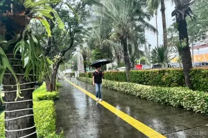Badan Meteorologi, Klimatologi dan Geofisika (BMKG) memprediksi cuaca berawan hingga hujan dengan intensitas ringan terjadi di Jakarta pada siang Sabtu, 27 Juni 2026. (Sumber: Beritajakarta.id | Foto: Beritajakarta.id)