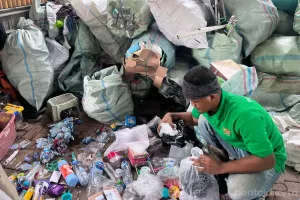Ilustrasi. pembenahan sistem pengelolaan sampah secara menyeluruh. (Sumber: beritajakarta.id | Foto: beritajakarta.id)
