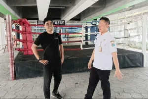 Pemerintah Kota (Pemkot) Jakarta Timur membangun sasana tinju di kolong Flyover Pasar Rebo, Kecamatan Ciracas. (Sumber: beritajakarta.id | Foto: beritajakarta.id)