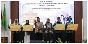 Penyerahan KJMU Tahap II Tahun 2025 di UHAMKA oleh Wagub DKI Jakarta Rano Karno (Sumber: beritajakarta.id)
