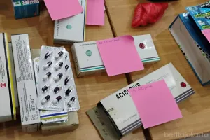 Polda Metro Jaya bersama Balai Besar Pengawas Obat dan Makanan (BBPOM) berhasil menindak toko kosmetik yang menjual obat keras tanpa izin di Ciracas, Jakarta Timur. (Sumber: Beritajakarta.id | Foto: Beritajakarta.id)