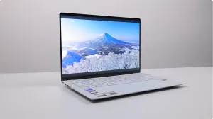 Spesifikasi Laptop ASUS ExpertBook Ultra. (Sumber: youtube.com/@JagatReview)