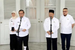 Pramono Anung terima kunjungan kehormatan Chief Minister of the State of Kelantan, Dato' Panglima Perang Ustaz Dato' Haji Mohd Nassuruddin Bin Haji Daud, di Balai Kota DKI Jakarta, Rabu (13/5). (Sumber: beritajakarta.id | Foto: beritajakarta.id)