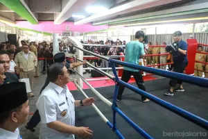 Gubernur DKI Jakarta, Pramono Anung meresmikan arena Ring Tinju dan Skate Park di kolong Flyover Pasar Rebo, Ciracas, Jakarta Timur, Senin (18/5). (Sumber: Beritajakarta.id | Foto: Beritajakarta.id)