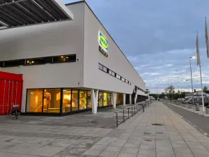 Berawal dari sebuah toko IKEA pertama yang dibuka di Älmhult, Swedia pada tahun 1958 dan berubah menjadi rumah bagi IKEA Museum pada 2016 lalu (Foto: Dok Birny Birdieni)