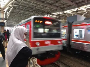 KRL (Sumber: AYOJAKARTA.COM | Foto: Katarina Erlita)