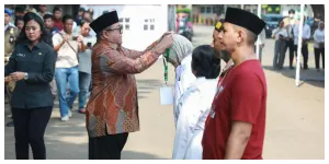 Wagub DKI Jakarta Rano Karno melepas 744 Petugas Pemeriksa Kesehatan Hewan Kurban (Sumber: beritajakarta.id)