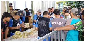 Pembagian Daging Kurban Pakai Wadah Ramah Lingkungan (Sumber: beritajakarta.id)