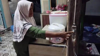 Program ini ditujukan untuk memastikan seluruh masyarakat di seantero Indonesia bisa menikmati layanan listrik 24 jam penuh.