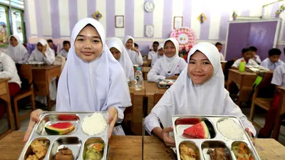 Kepala Badan Gizi Nasional, Dadan Hindayana, menyampaikan bahwa menu yang disediakan telah disesuaikan agar tahan lebih lama.