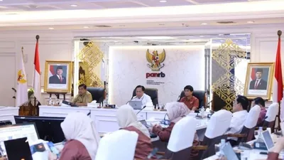 Pemerintah pusat menekankan bahwa penting komitmen dari pemerintah daerah untuk bisa membuka peluang bagi tenaga non-ASN yang sudah terdata.