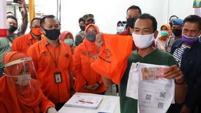Pencairan bantuan ini telah menunjukkan kemajuan positif di PT Pos, dengan undangan pencairan yang mulai didistribusikan ke tingkat desa dan wilayah.