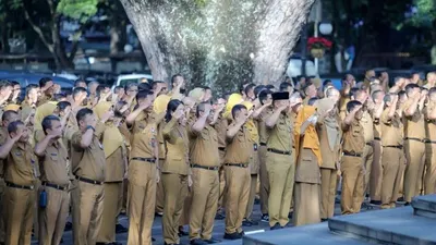 Presiden Prabowo Subianto mencanangkan program revitalisasi atau renovasi pendidikan yang berfokus pada perbaikan sarana prasarana sekolah.