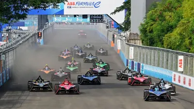 Ajang balap mobil listrik paling bergengsi di dunia, Formula E, kembali hadir di Jakarta