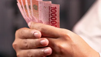 Ilustrasi  penyaluran bansos PKH dan BPNT Tahap 2 serta KIS PBI JKN.