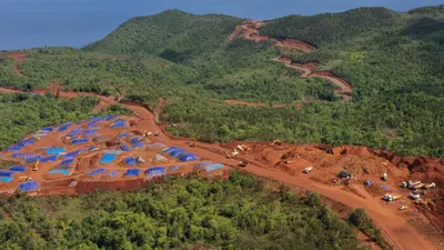 Kontroversi semakin memanas ketika berbagai pihak menyoroti dampak buruk aktivitas tambang terhadap citra pariwisata Raja Ampat 