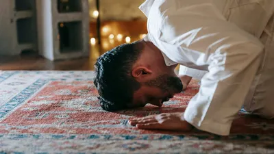 Ilustrasi sholat jamak.