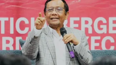 Mantan Menko Polhukam, Mahfud MD, menyatakan bahwa RUU perubahan UU TNI yang telah disahkan tidak mengembalikan fungsi ABRI.