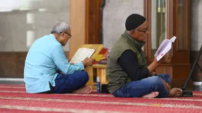 Istiqomah mengamalkan membaca Basmalah sebanyak 786 x dalam sepekan juga banyak diyakini memiliki berbagai faidah yang luar biasa.